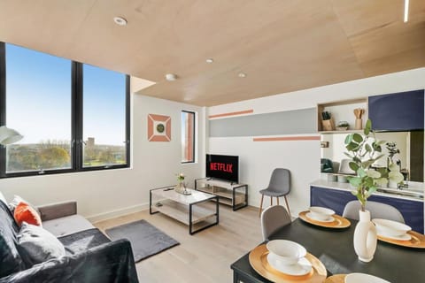 Skygardens - Dazzling Boutique - Roof Garden Apartment in Salford