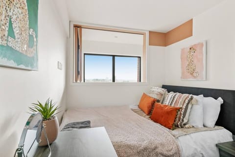 Skygardens - Dazzling Boutique - Roof Garden Apartment in Salford