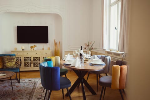 Living room, Dining area
