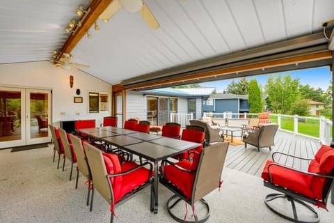 Lazy K on Peaceful Bay - Full Property House in Lakeside