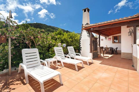 Property building, Balcony/Terrace, Living room