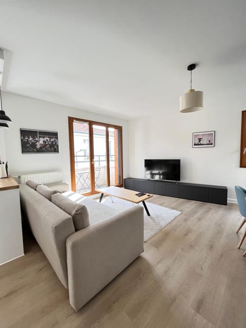 TV and multimedia, Balcony/Terrace, Living room, Seating area