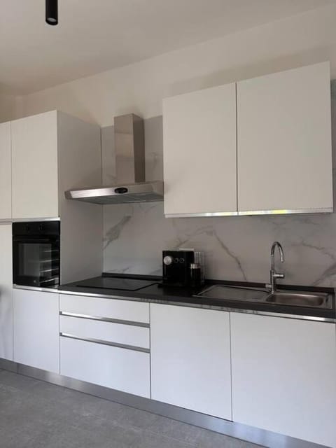 Apartment Dolce Vita- Free Parking Apartment in Como