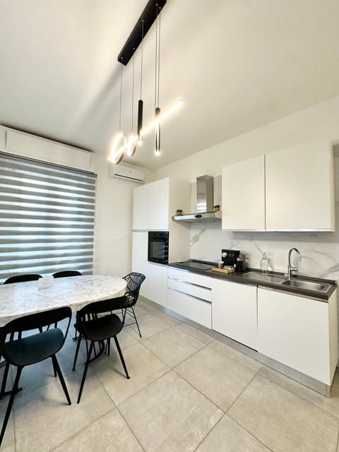 Apartment Dolce Vita- Free Parking Apartment in Como