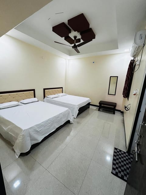 Photo of the whole room, fireplace, air conditioner