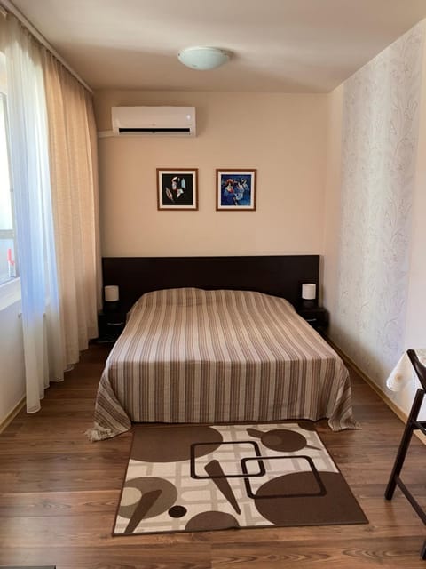 Bedroom, air conditioner