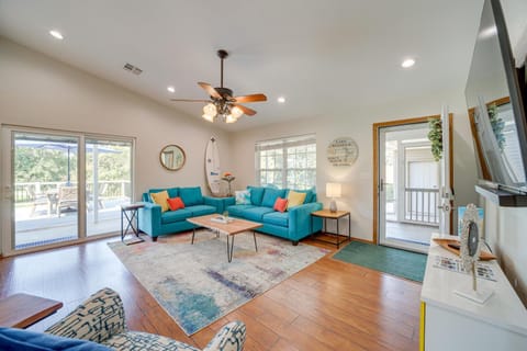 Eufaula Oasis with Screened Porch Unwind in Style! House in Longtown