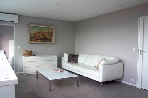 Living room, air conditioner