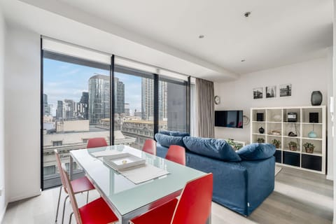 TV and multimedia, View (from property/room), Balcony/Terrace, Living room, Seating area, Dining area, City view