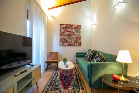 Communal lounge/ TV room, Living room, Seating area, Evening entertainment