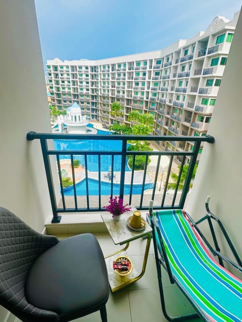 View (from property/room), Balcony/Terrace, Pool view, sunbed