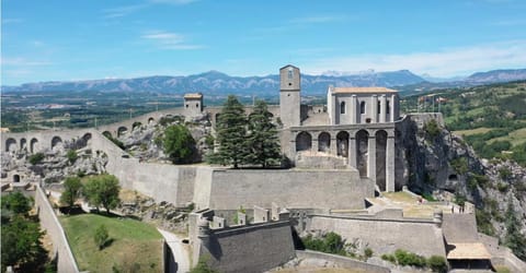 Haut de villa rénovée en 2023 Apartment in Provence-Alpes-Côte d'Azur