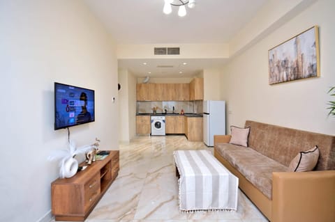 TV and multimedia, Kitchen or kitchenette, Living room, Seating area, Dining area, oven