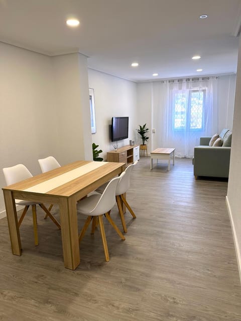 Communal lounge/ TV room, Dining area
