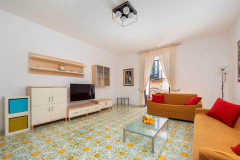 TV and multimedia, Balcony/Terrace, Living room, Seating area