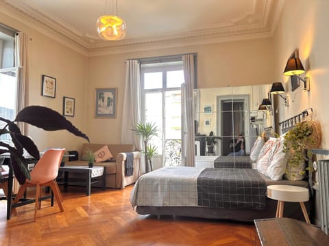 Bed, Living room