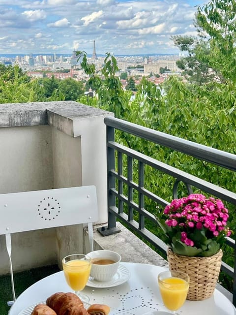 Élégant apt avec vue Tour Eiffel & parking privé Apartment in Île-de-France