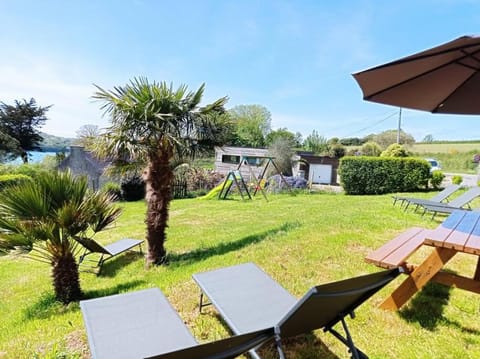 Spring, Day, Garden, Dining area, Garden view, sunbed
