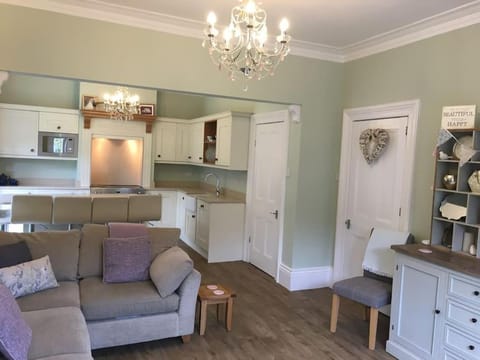 Living room, Seating area, Dining area, Family, Family