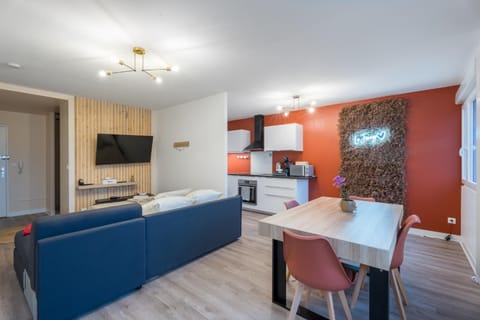 TV and multimedia, Living room, Seating area, Dining area, oven, stove