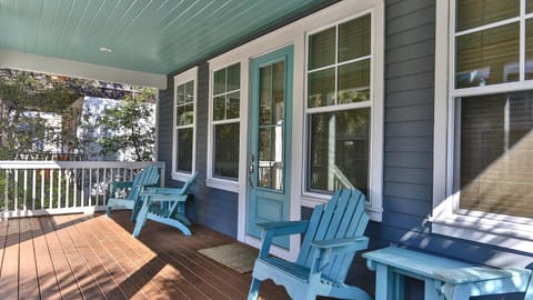 Family Ties - Located in Seacrest Beach 2 Master bedrooms and a large communal pool House in Rosemary Beach