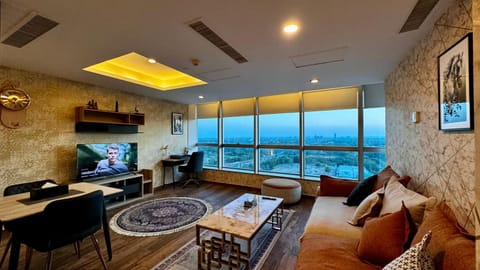 Communal lounge/ TV room, Natural landscape, TV and multimedia, Living room, Seating area, Dining area, Evening entertainment