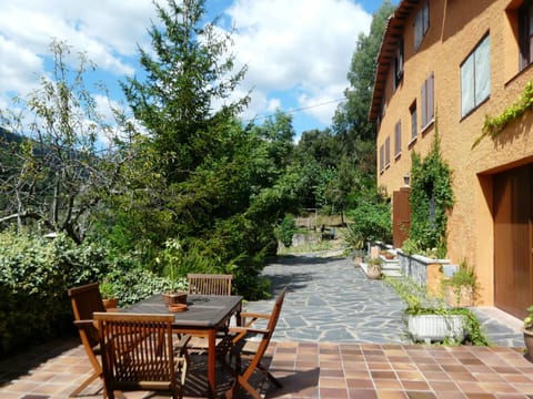Property building, Garden, Balcony/Terrace, Balcony/Terrace