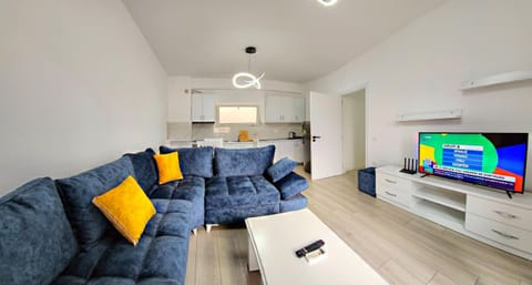 Communal lounge/ TV room, TV and multimedia, Living room, Seating area