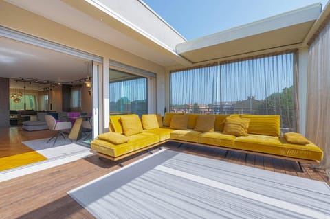 Day, View (from property/room), Balcony/Terrace, Living room