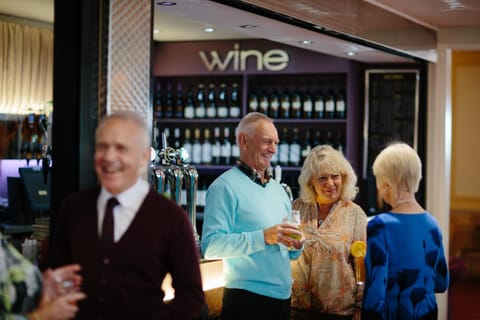 Lounge or bar, Guests, Alcoholic drinks, Non alcoholic drinks