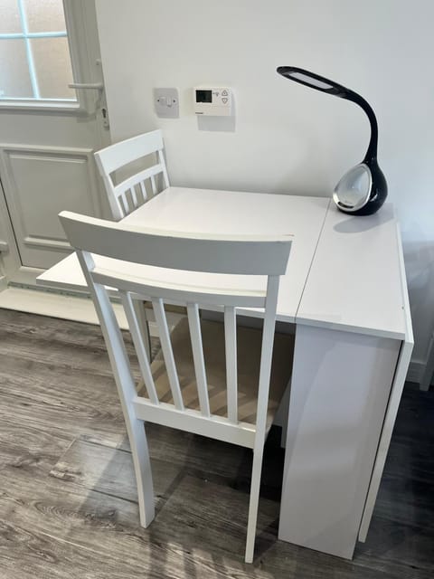 Modern Comfy One Bed Apartment - Free Parking Apartment in Glasgow