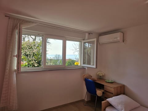 Bedroom, Garden view