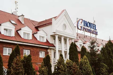 Facade/entrance