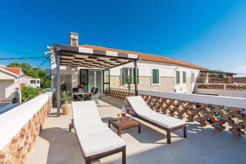 Balcony/Terrace, Beach, Public Bath