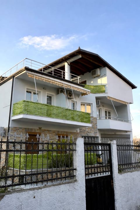 Property building, Day, View (from property/room), Balcony/Terrace