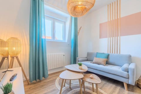 2 bedroom apartment near tram, CHR + parking Apartment in Hauts-de-France