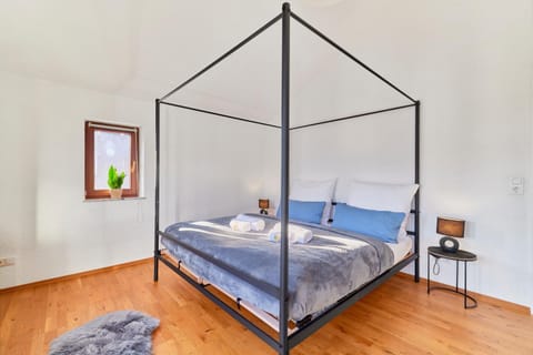 Bed, Photo of the whole room, Bedroom, cot, heating, internet, towels