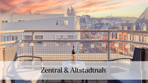 View (from property/room), View (from property/room), Balcony/Terrace, Balcony/Terrace, Seating area, City view, City view, Landmark view, Landmark view