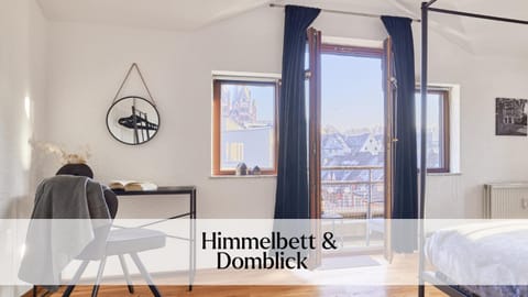 Bed, View (from property/room), View (from property/room), Seating area, Bedroom, City view, City view, Landmark view, Landmark view, heating, internet