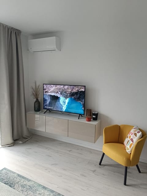 TV and multimedia, Living room, air conditioner