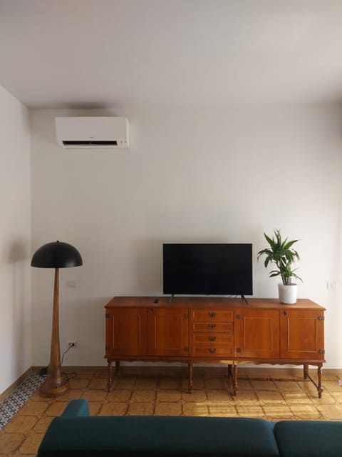 Communal lounge/ TV room, Communal lounge/ TV room, TV and multimedia, Living room, Seating area, Evening entertainment, air conditioner