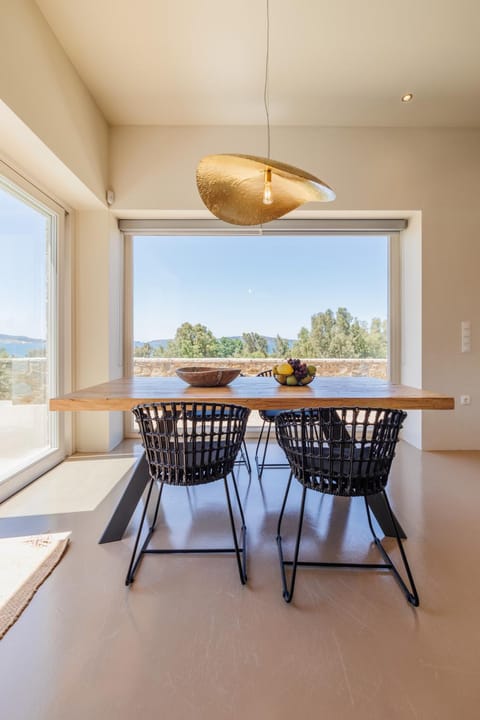 View (from property/room), Seating area, Dining area