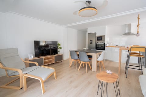 Living room, Dining area