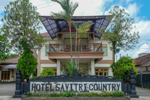 Facade/entrance