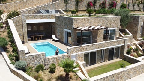 Property building, Day, Garden view, Pool view, Swimming pool, sunbed