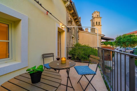 Property building, Patio, Day, View (from property/room), Balcony/Terrace, Dining area