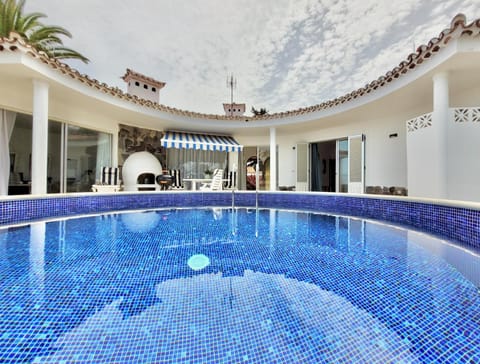 Balcony/Terrace, Swimming pool