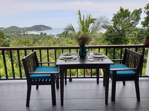 Natural landscape, View (from property/room), Balcony/Terrace, Seating area, Dining area, Sea view