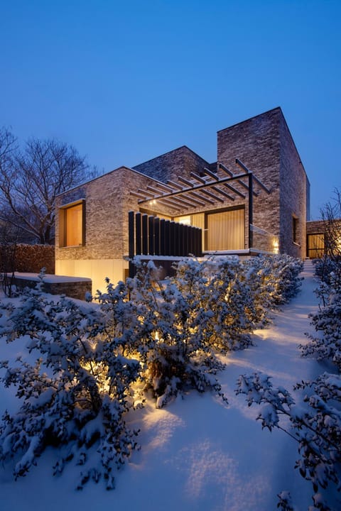 Property building, Winter, Garden, Balcony/Terrace