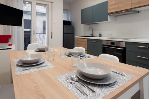Kitchen or kitchenette, Dining area, minibar, pet friendly, stove
